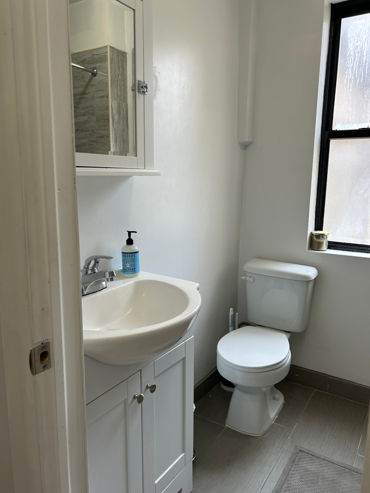 Sunny 1BR in *PRIME* Upper East Side - Photo 7