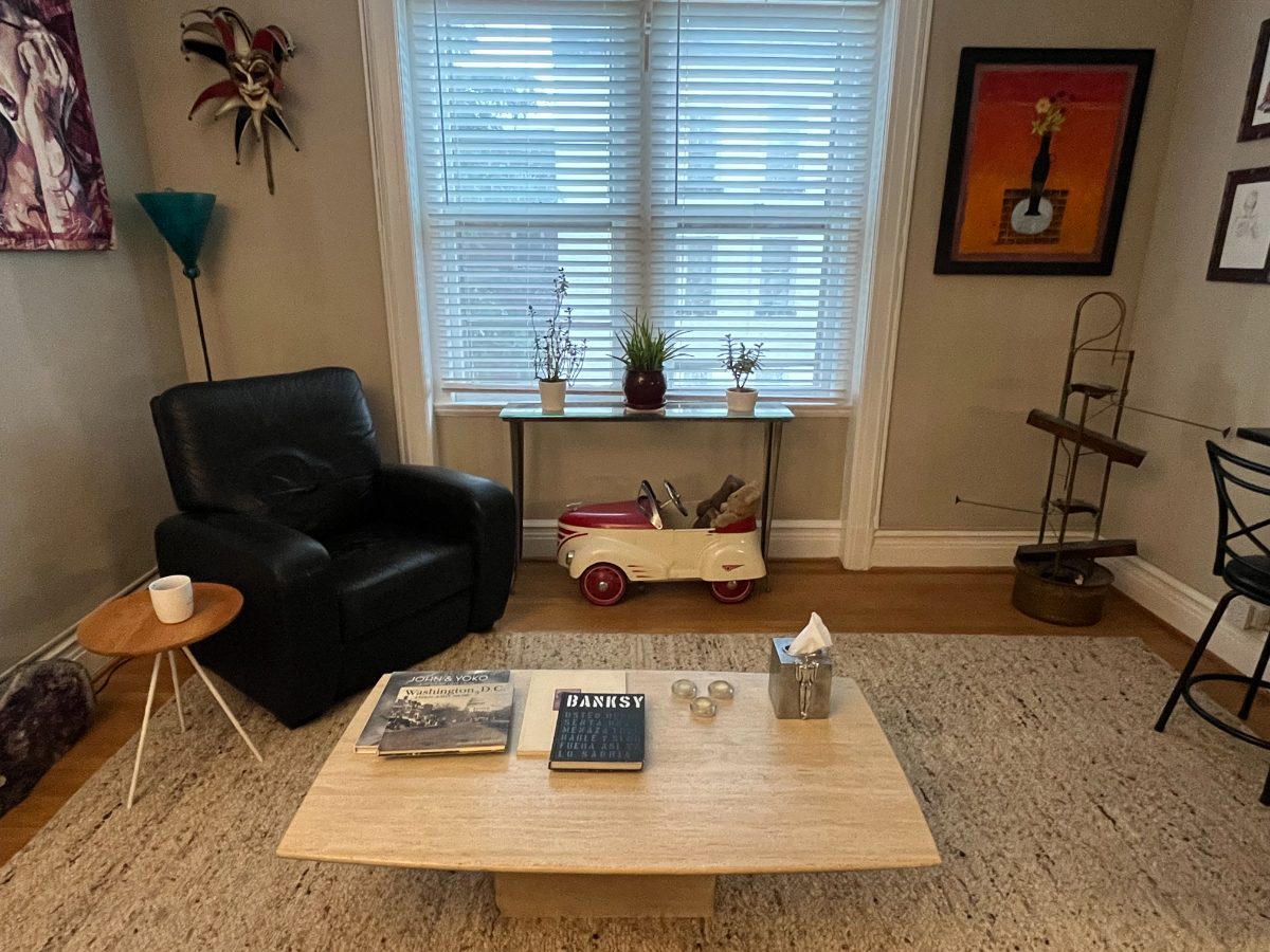 Spacious 1 Bedroom / 1 Bath unit in historic Dupont Building - Photo 4