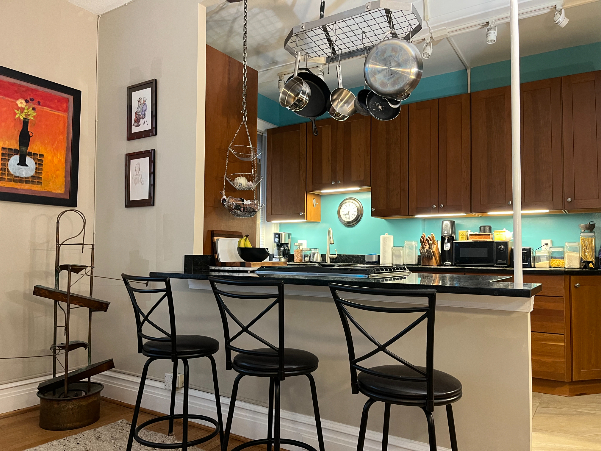 Spacious 1 Bedroom / 1 Bath unit in historic Dupont Building - Photo 6