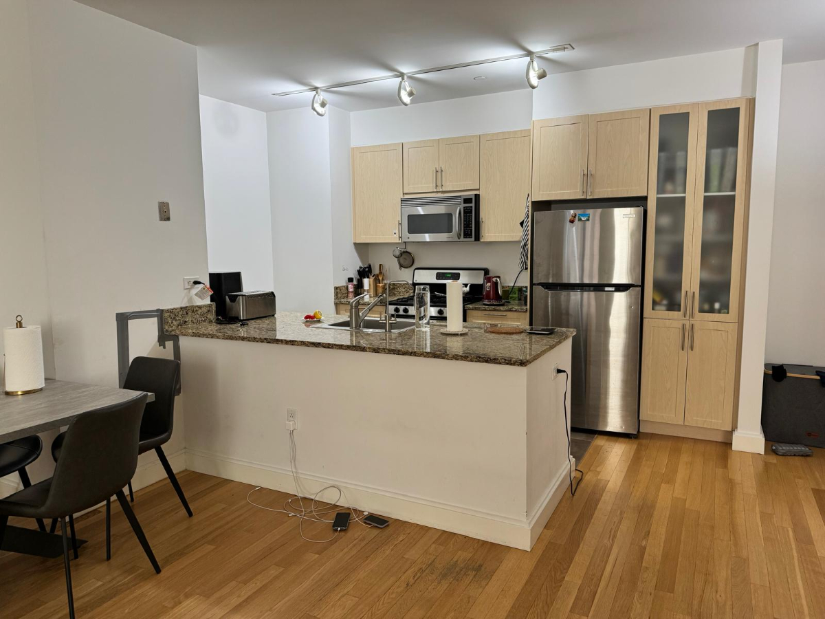 Fully furnished Financial District home In-Unit W/D - Nov 1 thru Dec 31 - Photo 3