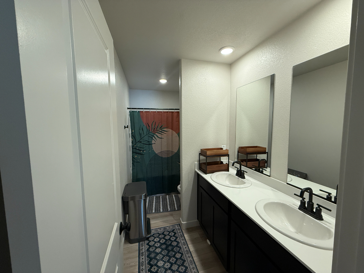 Fully Furnished Private Room - Photo 2