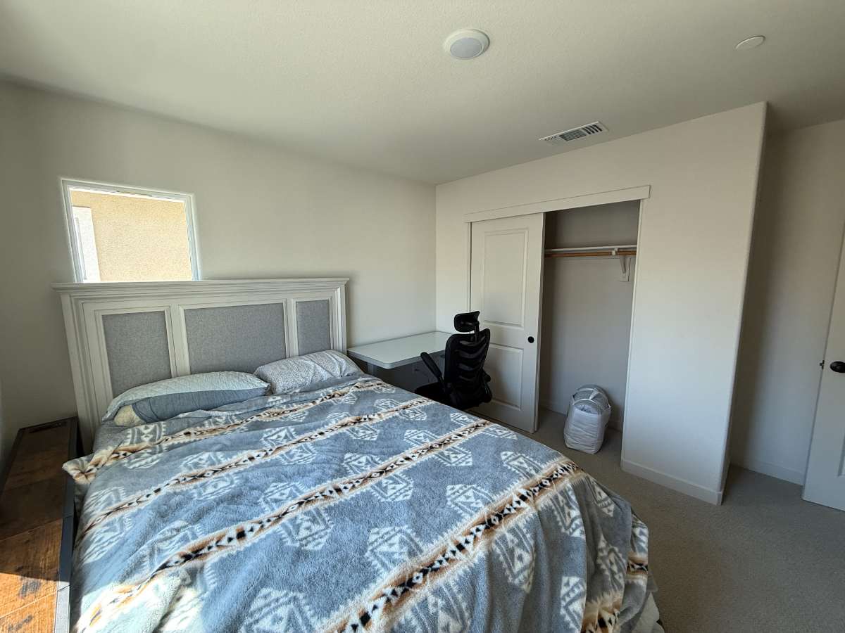 Fully Furnished Private Room - Photo 3