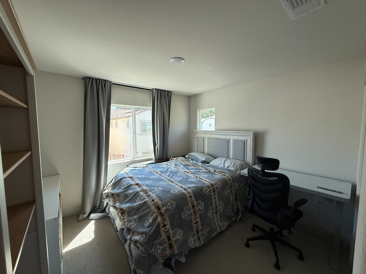 Fully Furnished Private Room - Photo 4