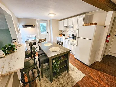 Apartment for the traveling Professional in Rutland - Photo 5