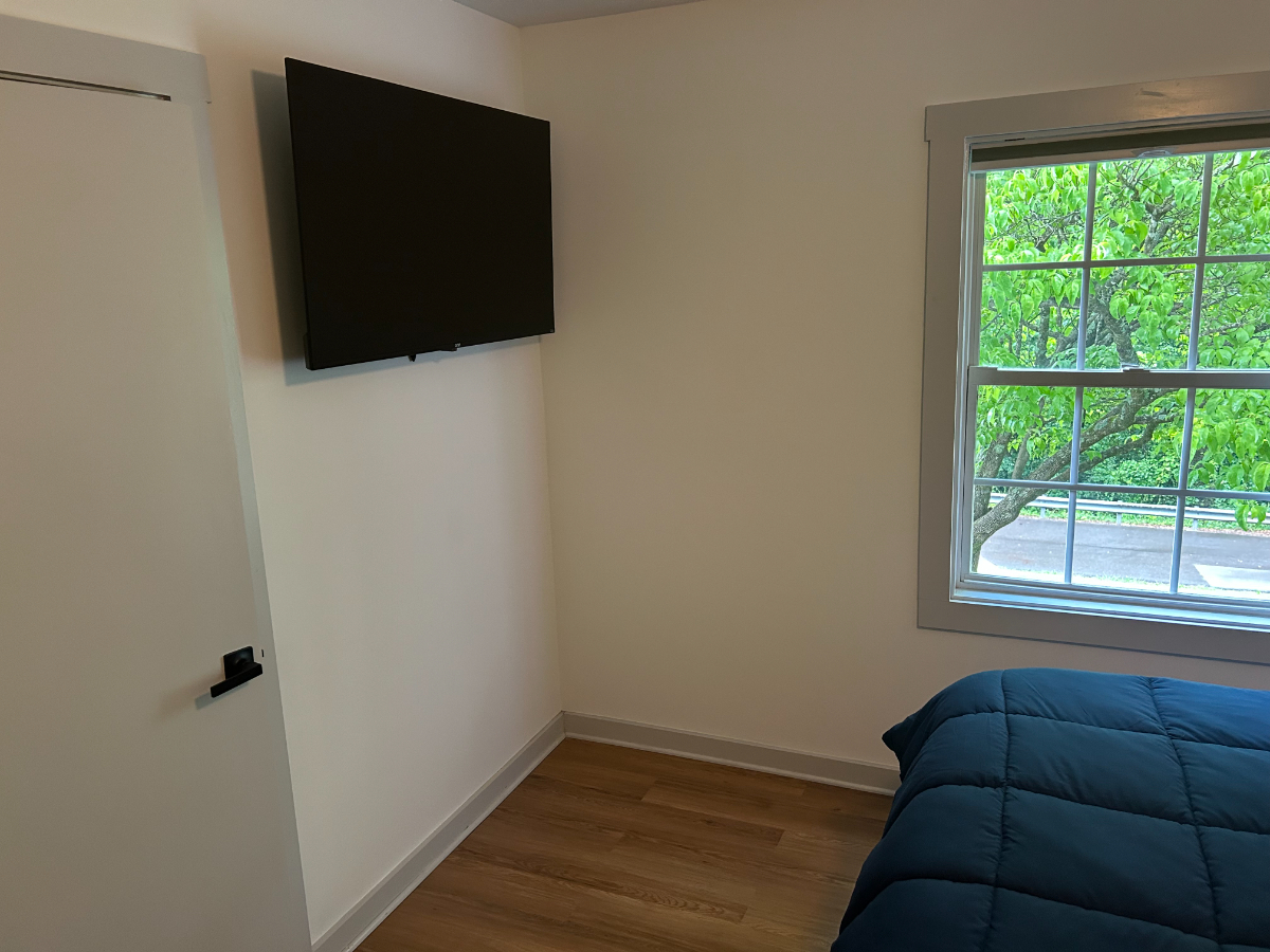 Charming 2-Bedroom Retreat with Easy Access to Downtown - All Included - Photo 4