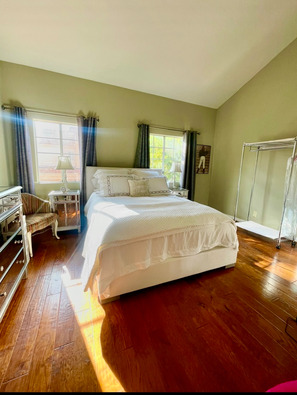 Large private 2nd floor bedroom & bathroom in shared townhouse in quiet 24 hour guard gated complex