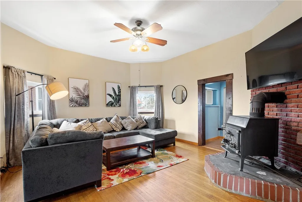 Cityview Room Near AGH, CCAC and Downtown - Photo 2