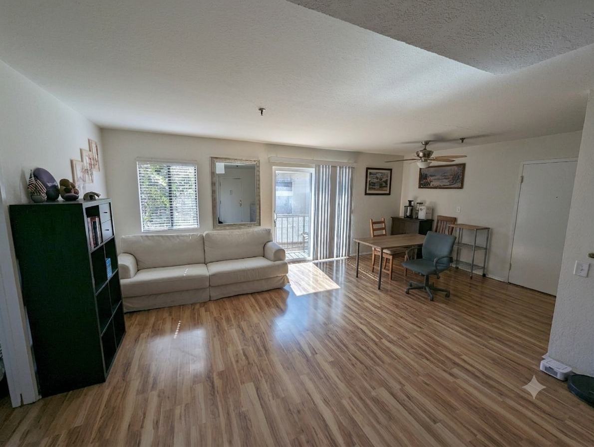 Penthouse - spacious 1-bedroom apt in WeHo with dual balconies overlooking gorgeous Hollywood Hills - Photo 3
