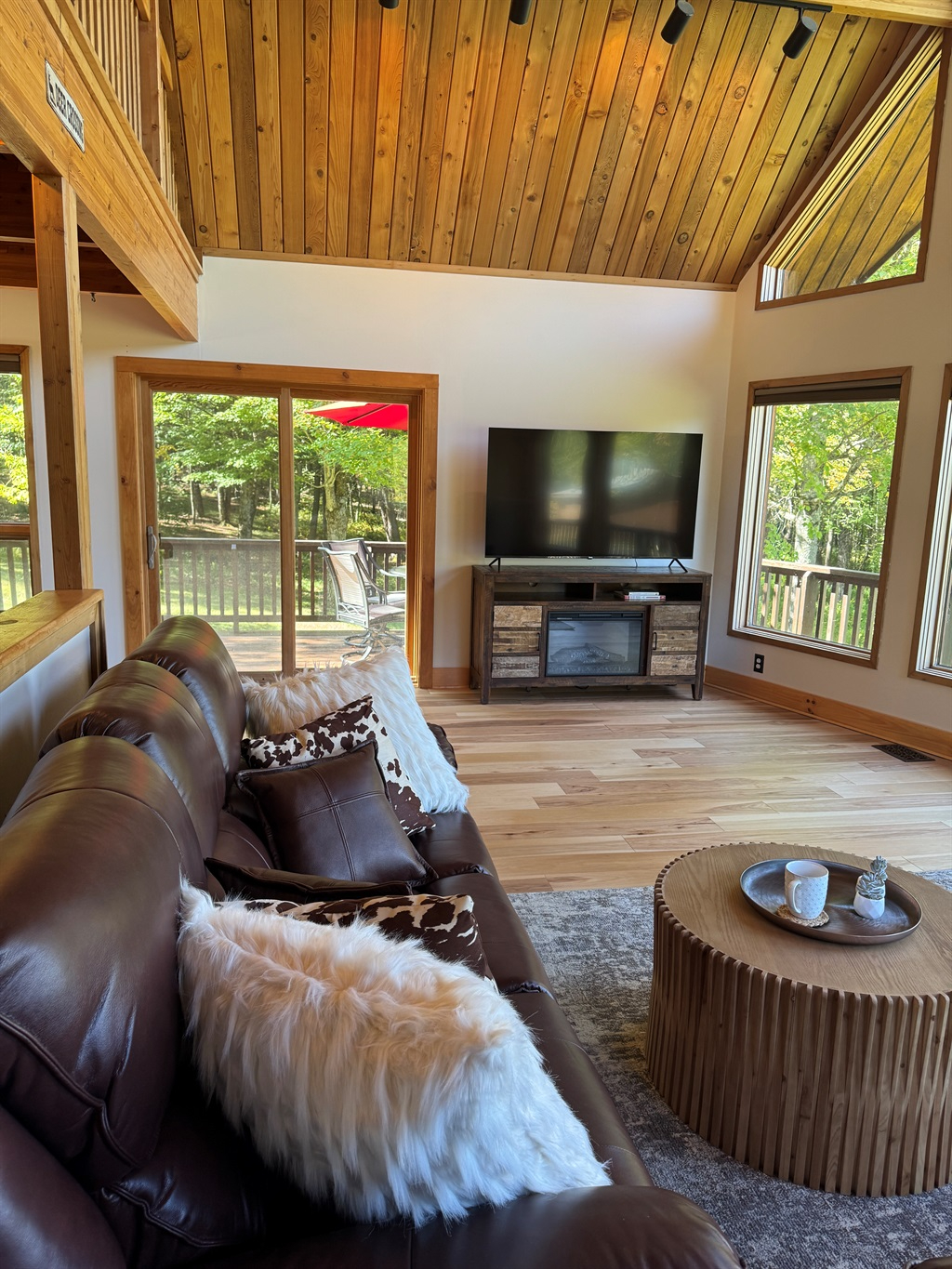 Peaceful, Private & Conveniently Located - Photo 5