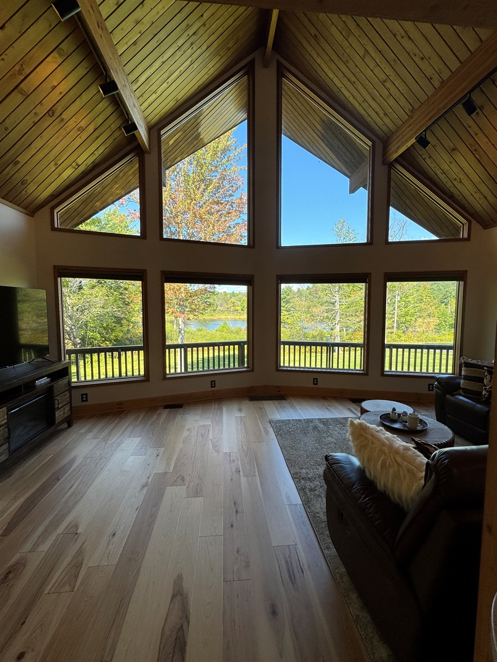Peaceful, Private & Conveniently Located - Photo 3