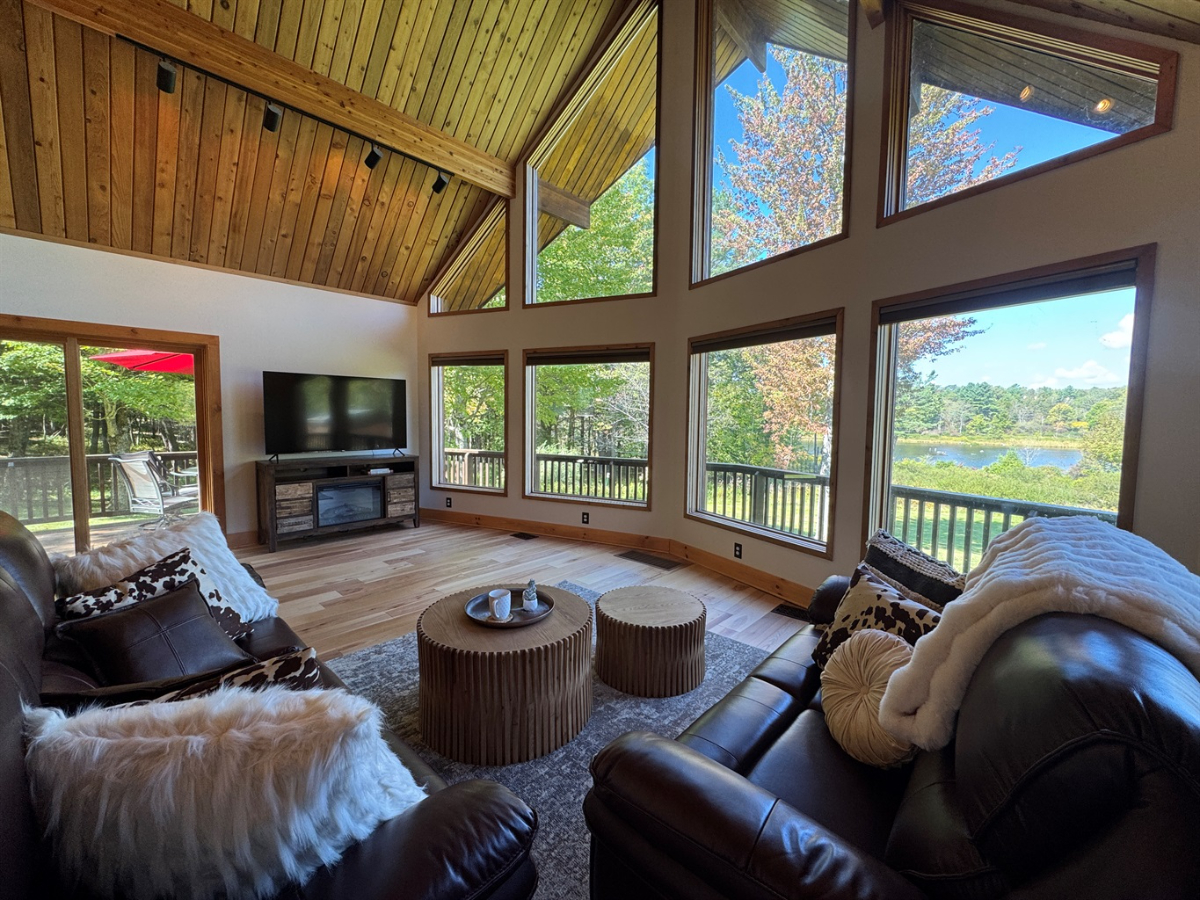 Peaceful, Private & Conveniently Located - Photo 2