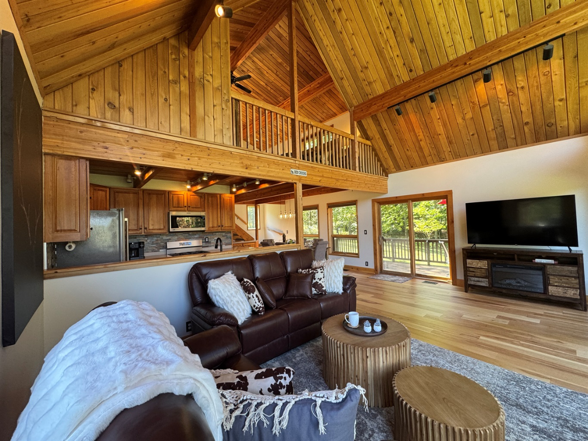 Peaceful, Private & Conveniently Located - Photo 4