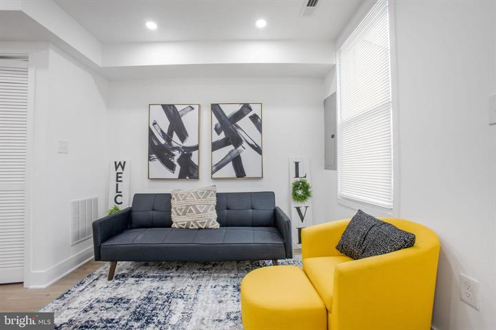 Charming 2-Bedroom Home in Capitol Hill/Kingsman Park - Photo 2
