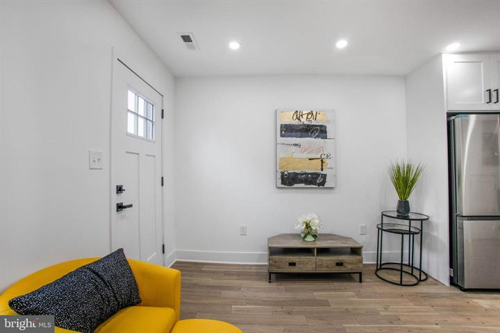 Charming 2-Bedroom Home in Capitol Hill/Kingsman Park - Photo 3