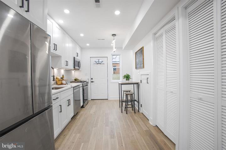 Charming 2-Bedroom Home in Capitol Hill/Kingsman Park - Photo 6