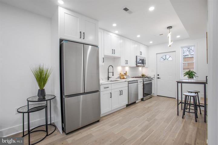 Charming 2-Bedroom Home in Capitol Hill/Kingsman Park - Photo 7