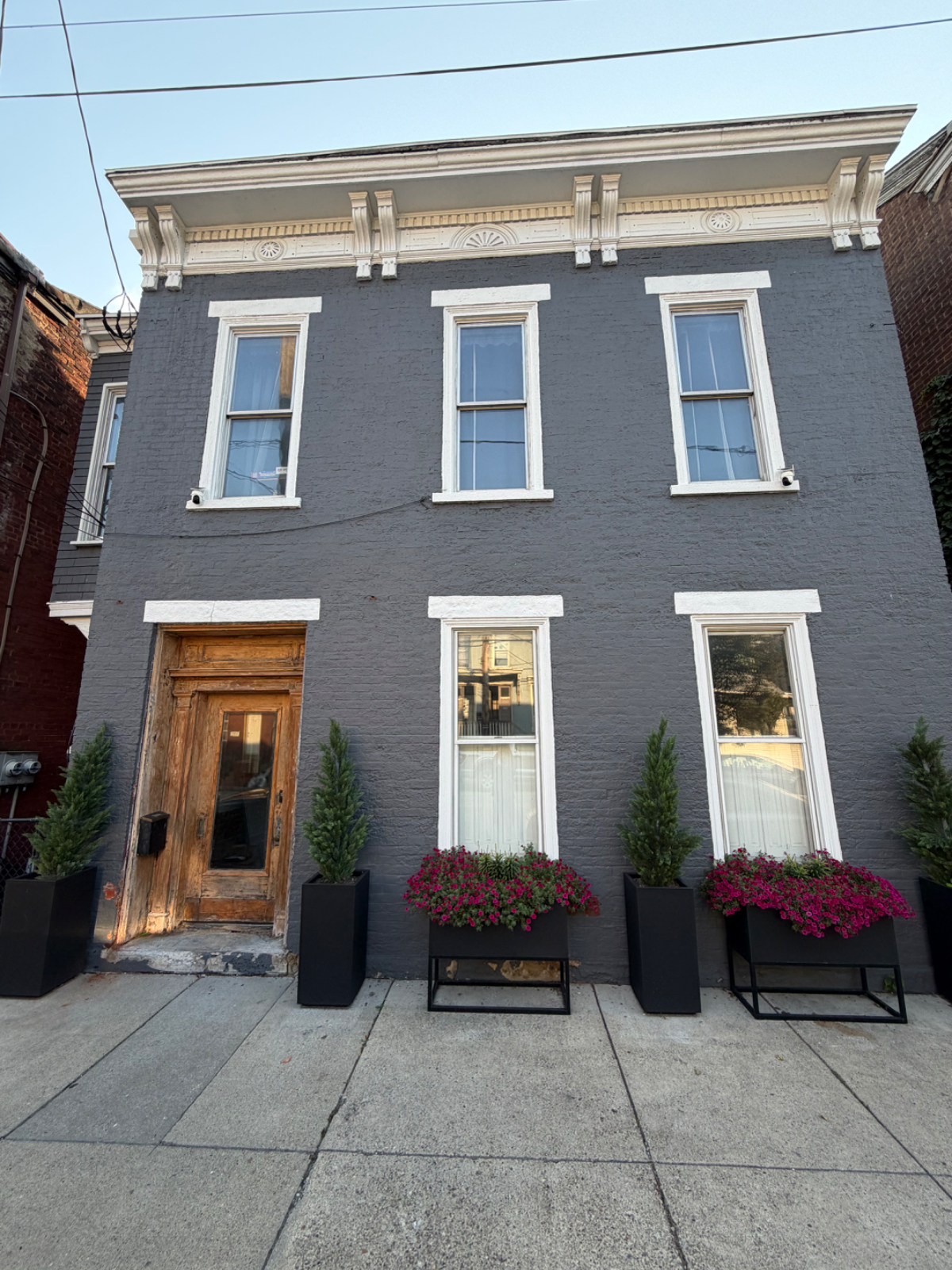 Renovated Historic Garden Apartment - Photo 2