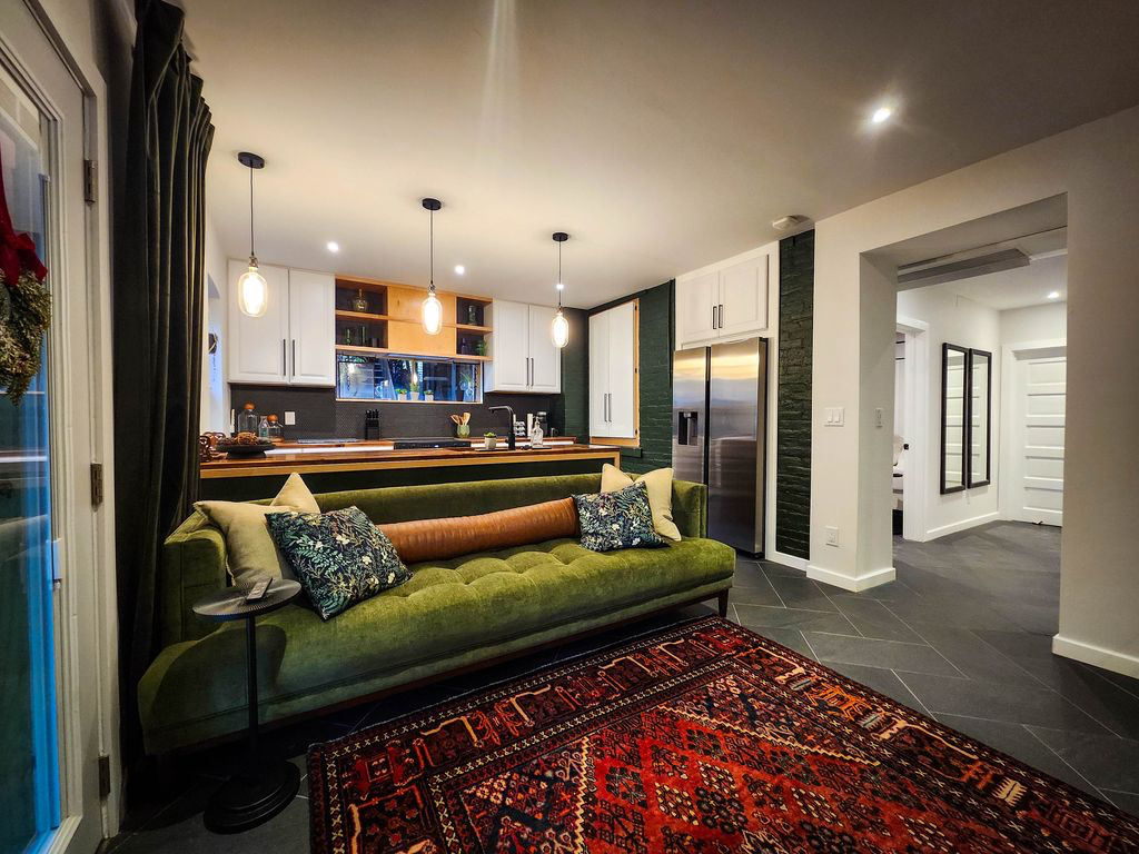 Renovated Historic Garden Apartment - Photo 4