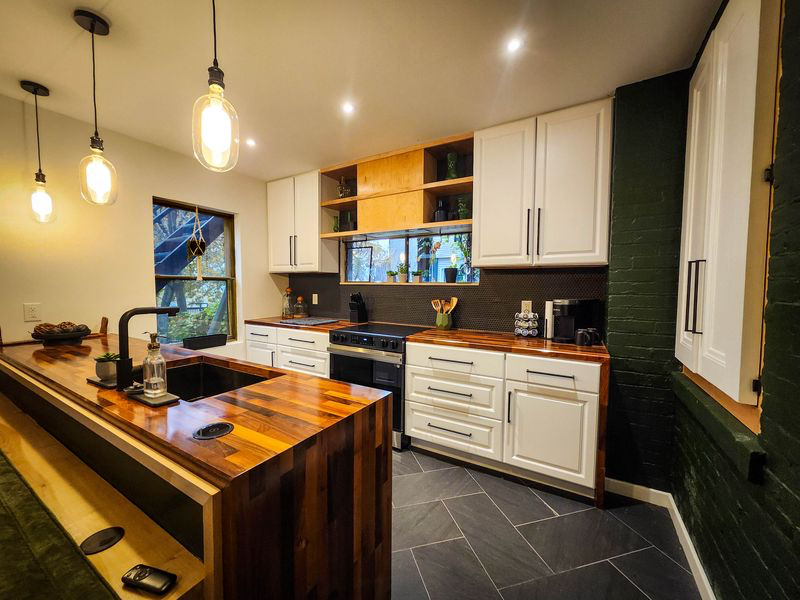 Renovated Historic Garden Apartment - Photo 6