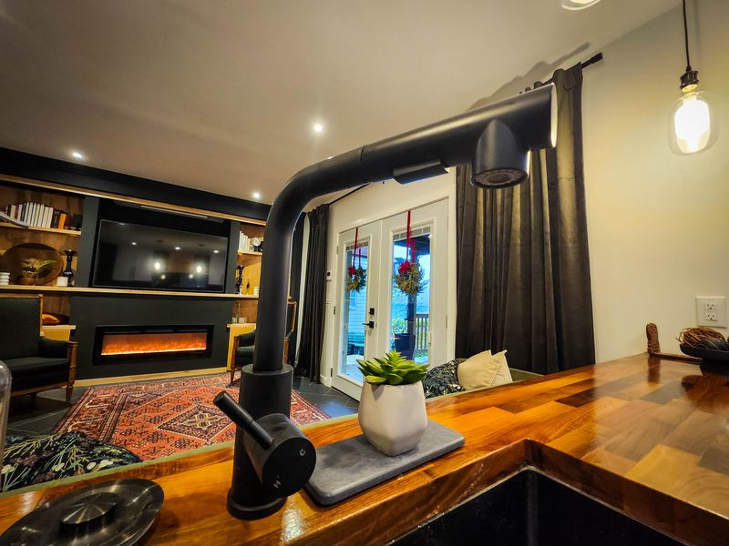 Renovated Historic Garden Apartment - Photo 8