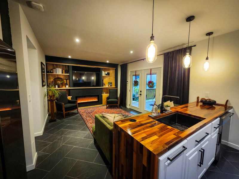 Renovated Historic Garden Apartment - Photo 10