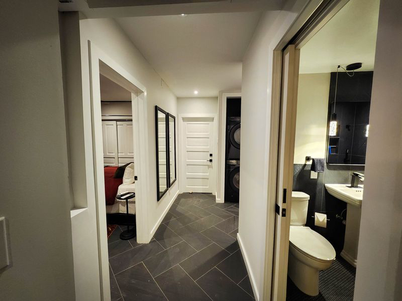 Renovated Historic Garden Apartment - Photo 11