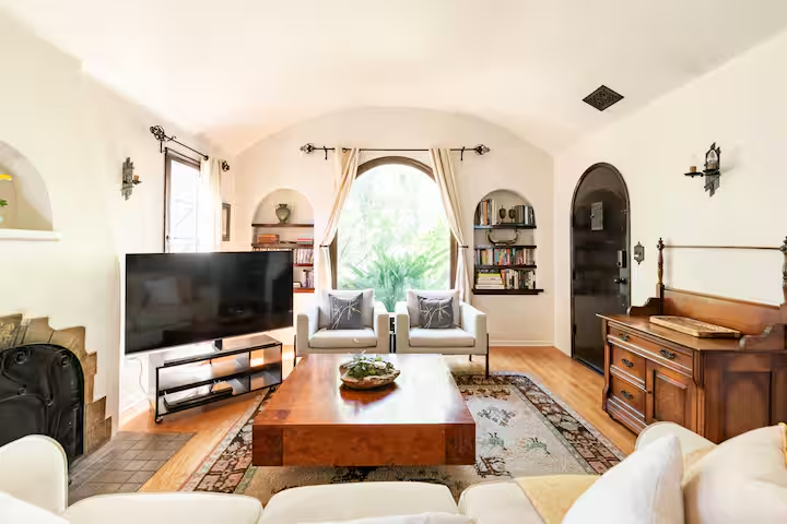 Secluded Hillside Architectural Gem with Stunning gardenview. - Photo 2