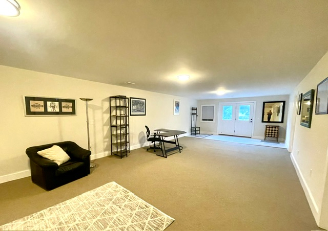 Very roomy home - Photo 2