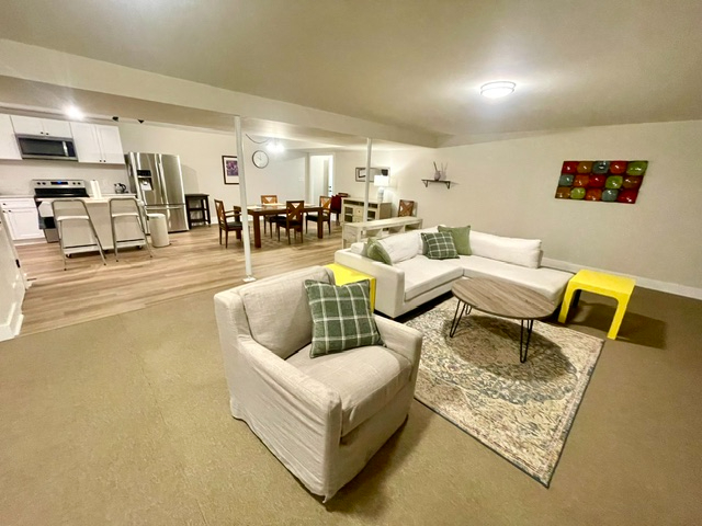 Very roomy home - Photo 3