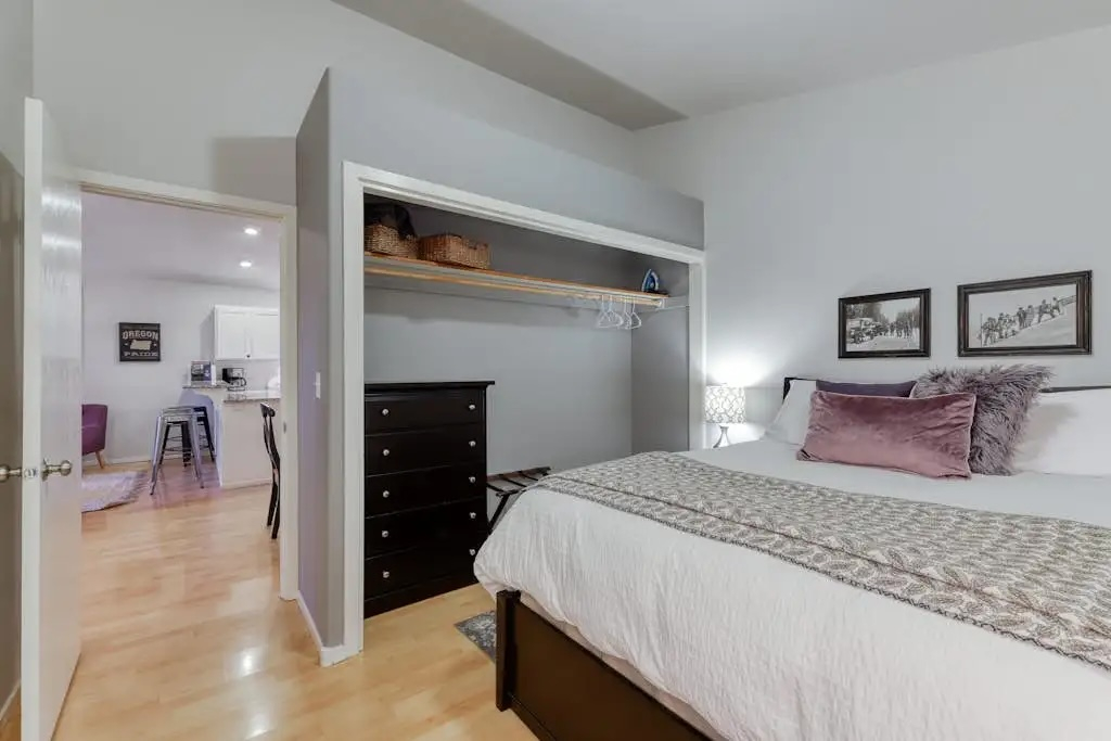 Perfectly Placed Plum Cottage HEART OF BEND'S WESTSIDE - Photo 3