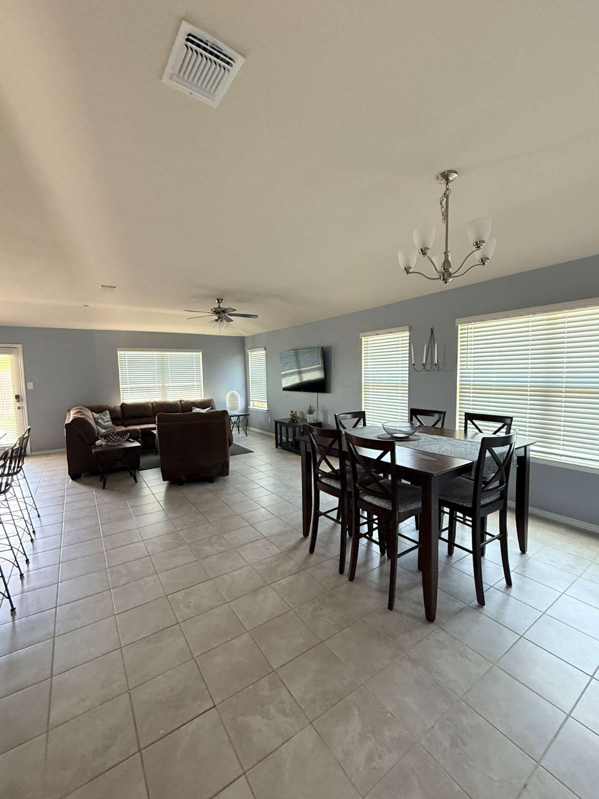 Neighborhood with amenities - Photo 3