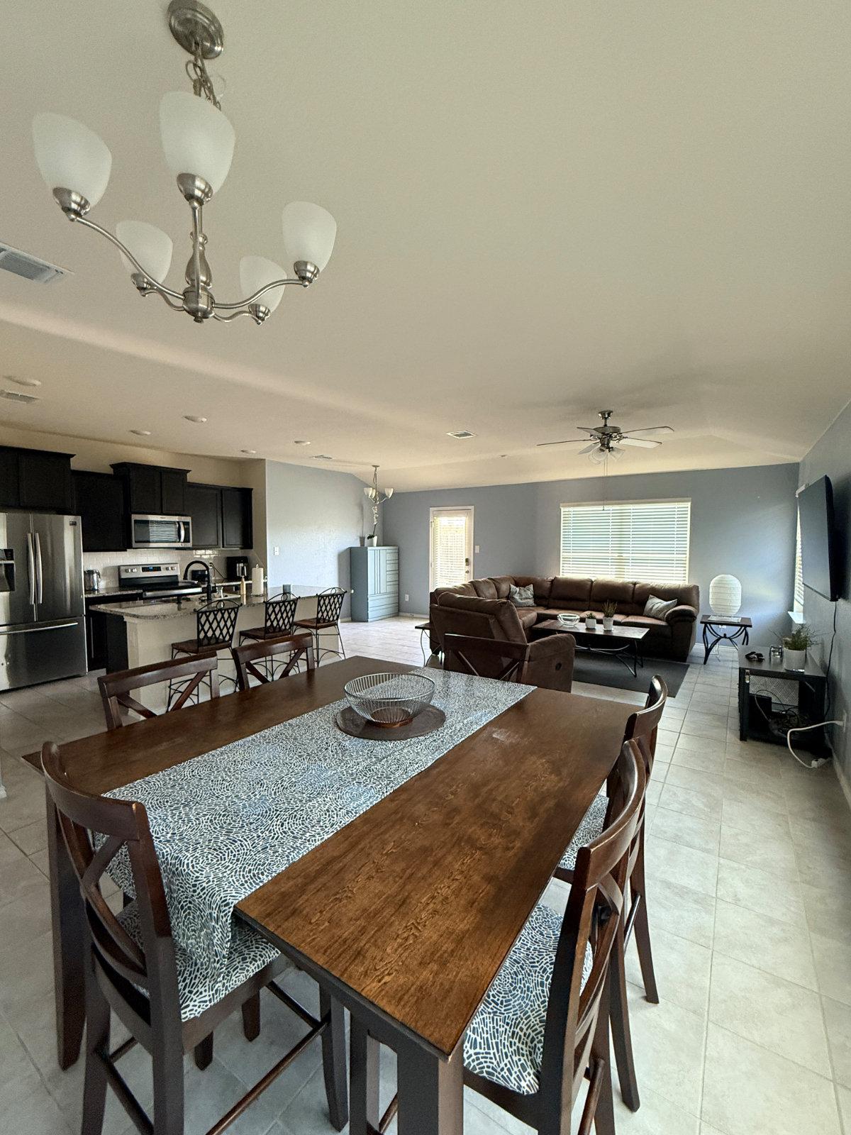 Neighborhood with amenities - Photo 4