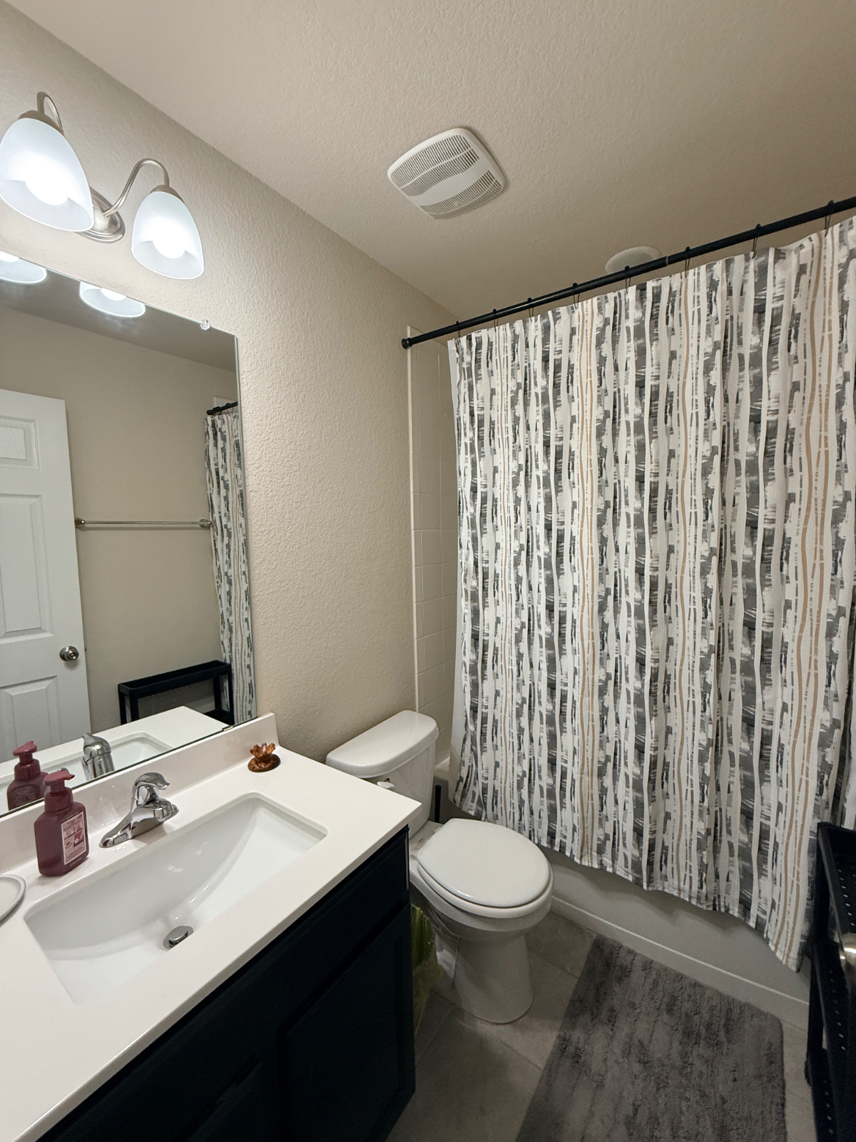 Neighborhood with amenities - Photo 8