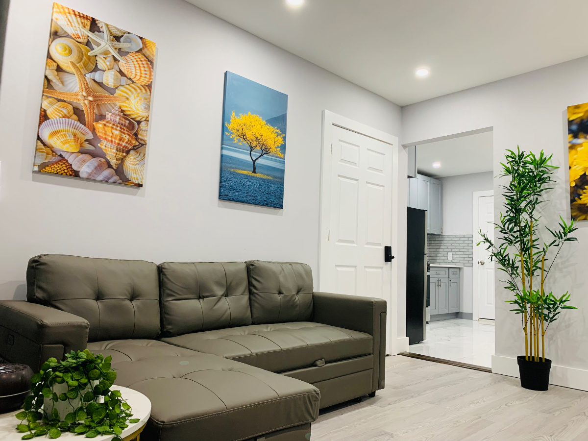 Luxury Oasis Near JFK and UBS Arena - Photo 1