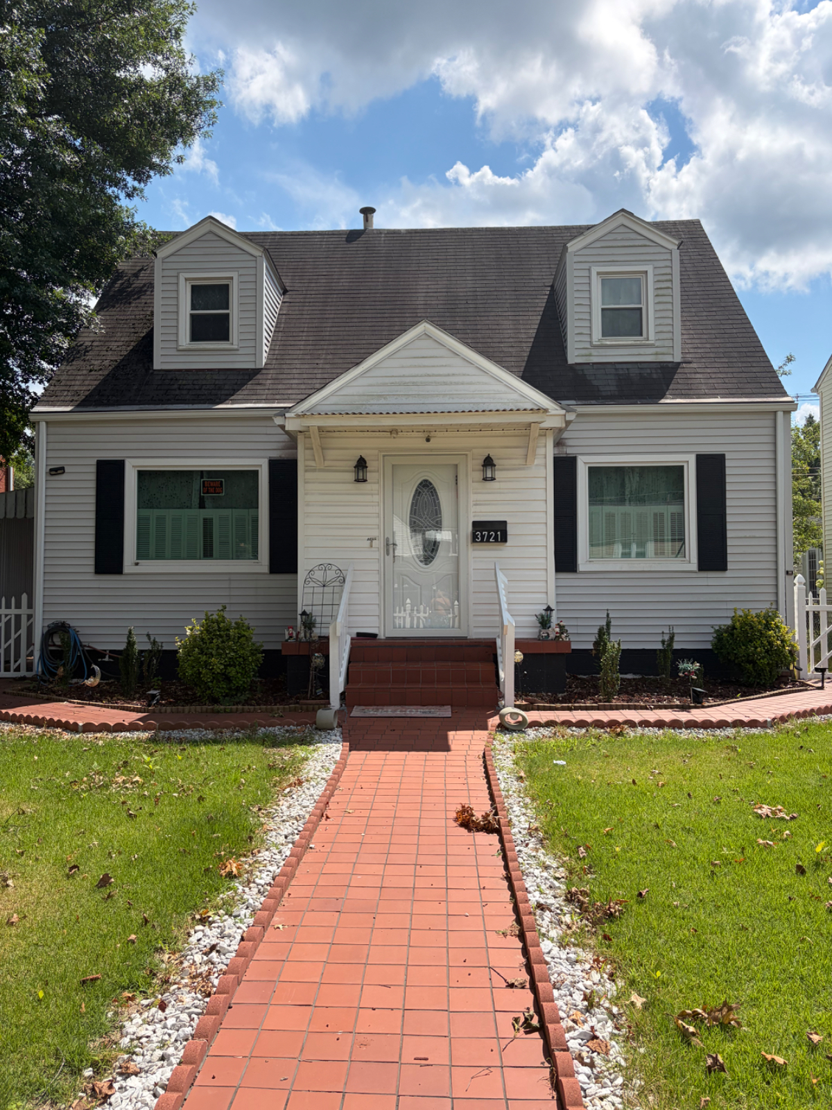 2 Bed 2.5 Bathroom House close to CAMC/Vandalia (No Pets) - Photo 1