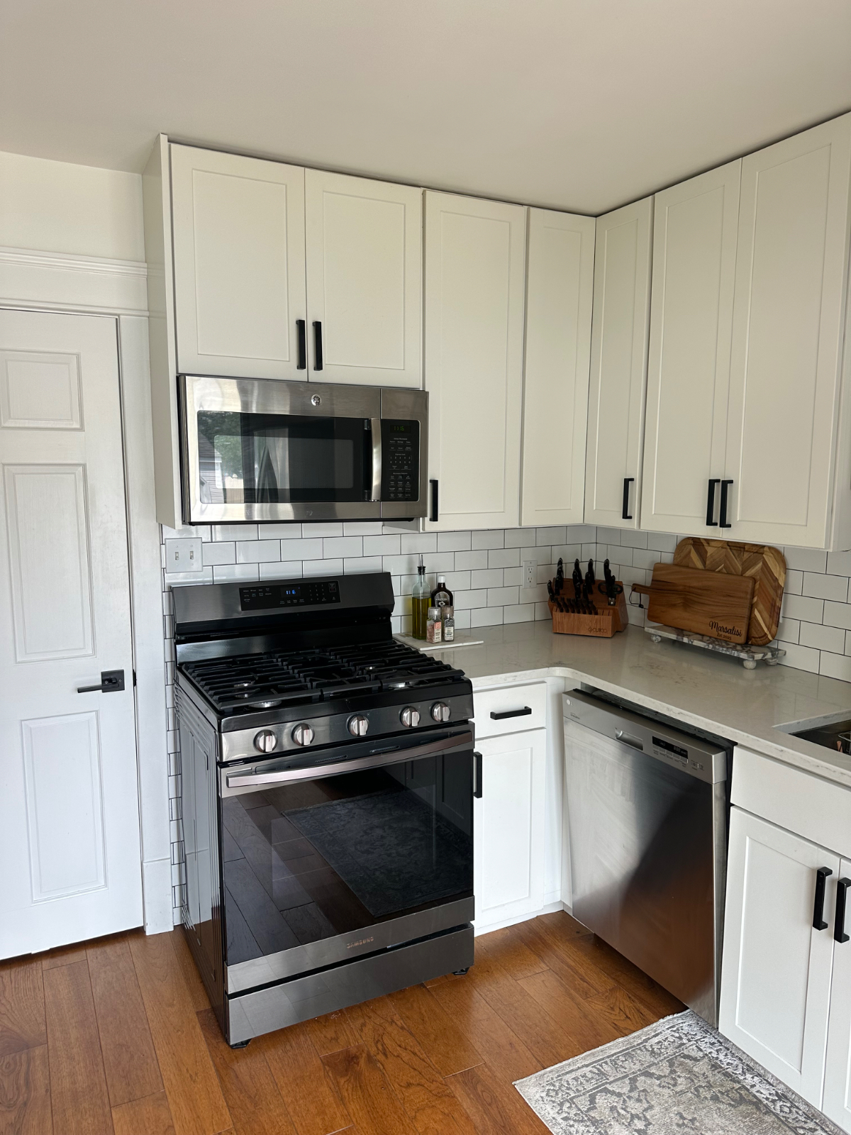 Cozy + stylish updated Kenmore home - Photo 2