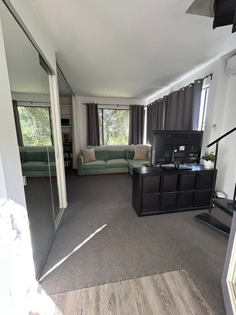 Charming 1-Bed/1-Bath Detached Multi-Level Guest House (Fully Furnished) - Photo 5