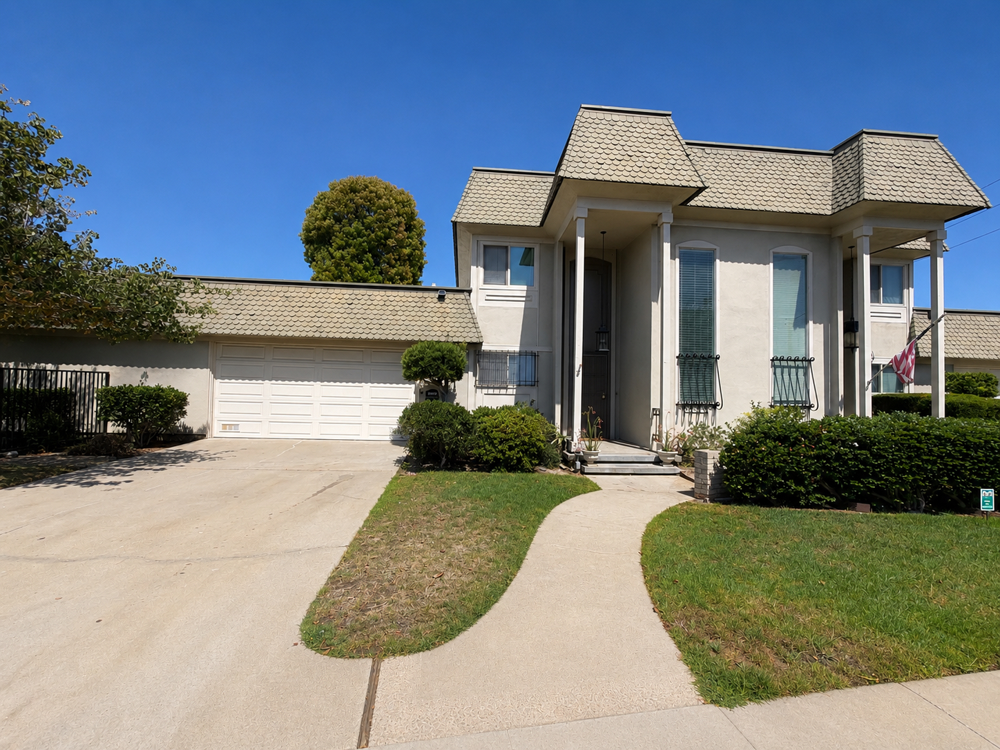 Charming 2BR Point Loma Townhome With Private Patio, Community Pool & Attached Garage - Photo 1