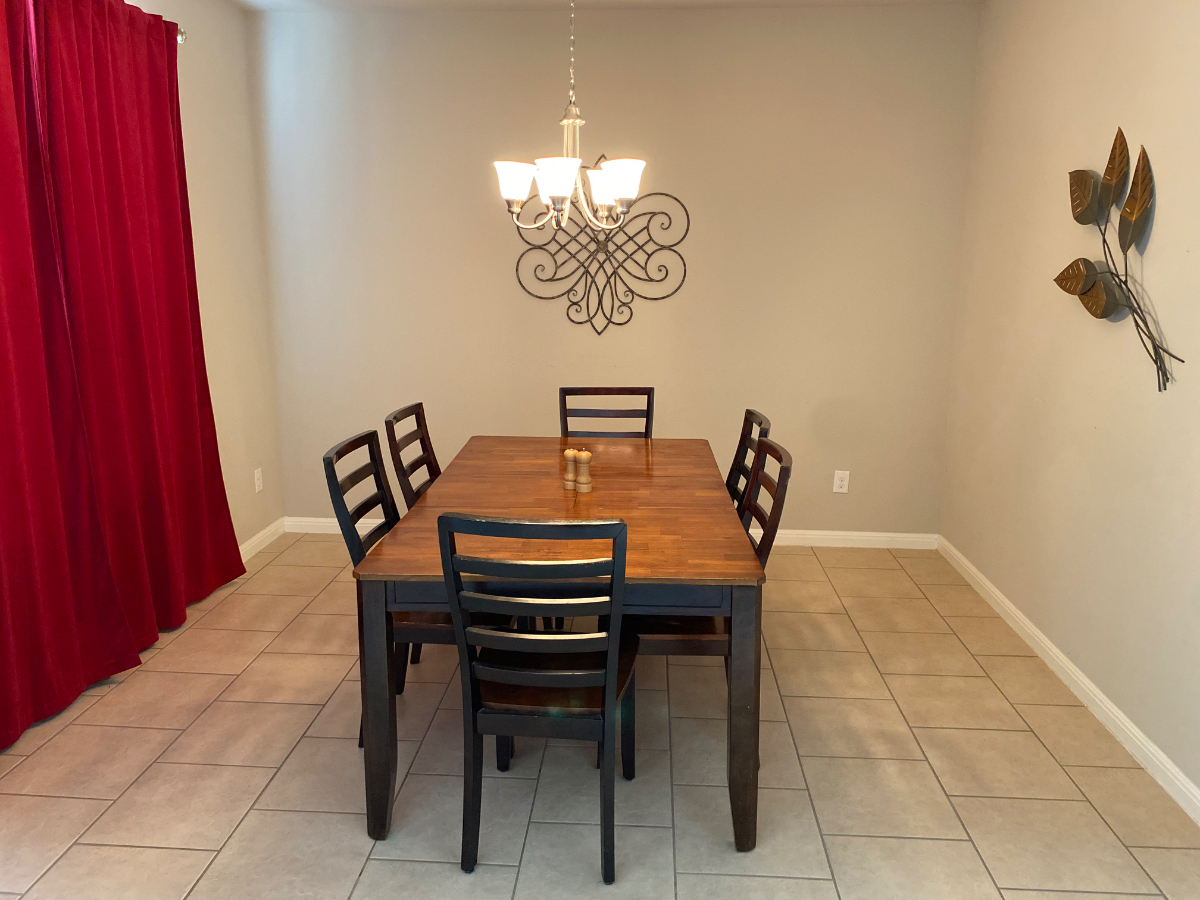 Spacious Furnished 4-Bedroom Home in Quiet Neighborhood - Photo 2