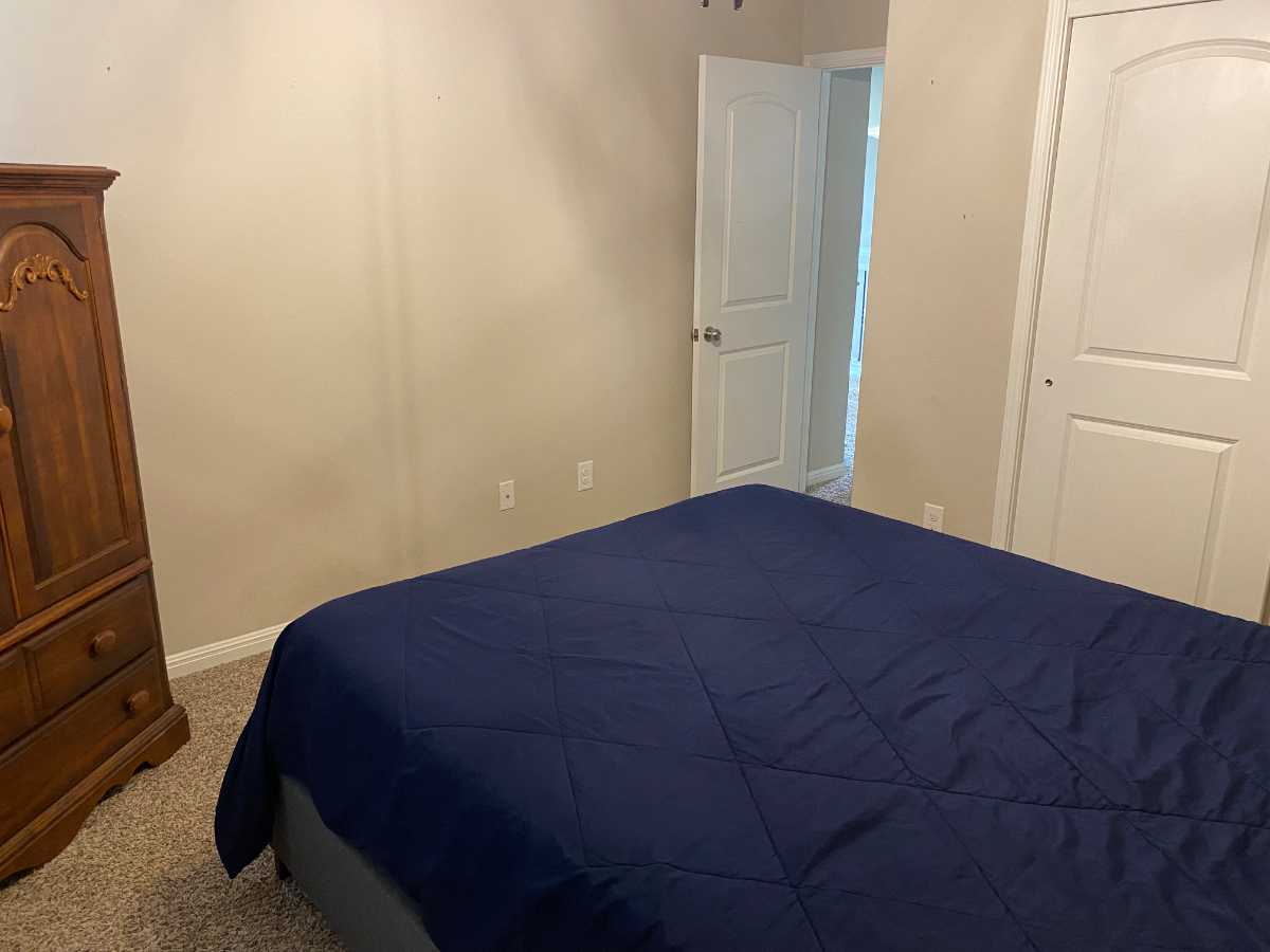 Spacious Furnished 4-Bedroom Home in Quiet Neighborhood - Photo 6