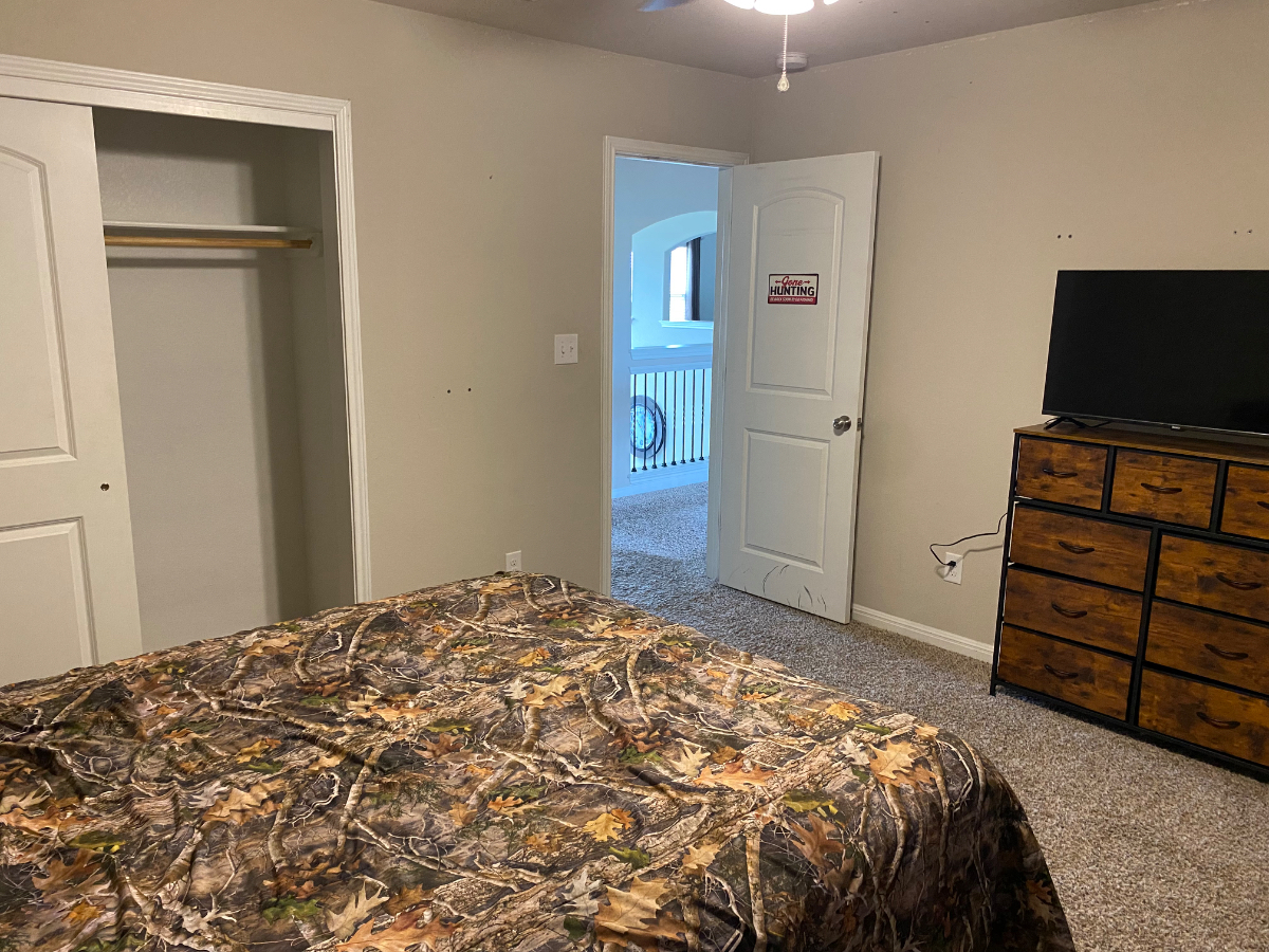 Spacious Furnished 4-Bedroom Home in Quiet Neighborhood - Photo 9