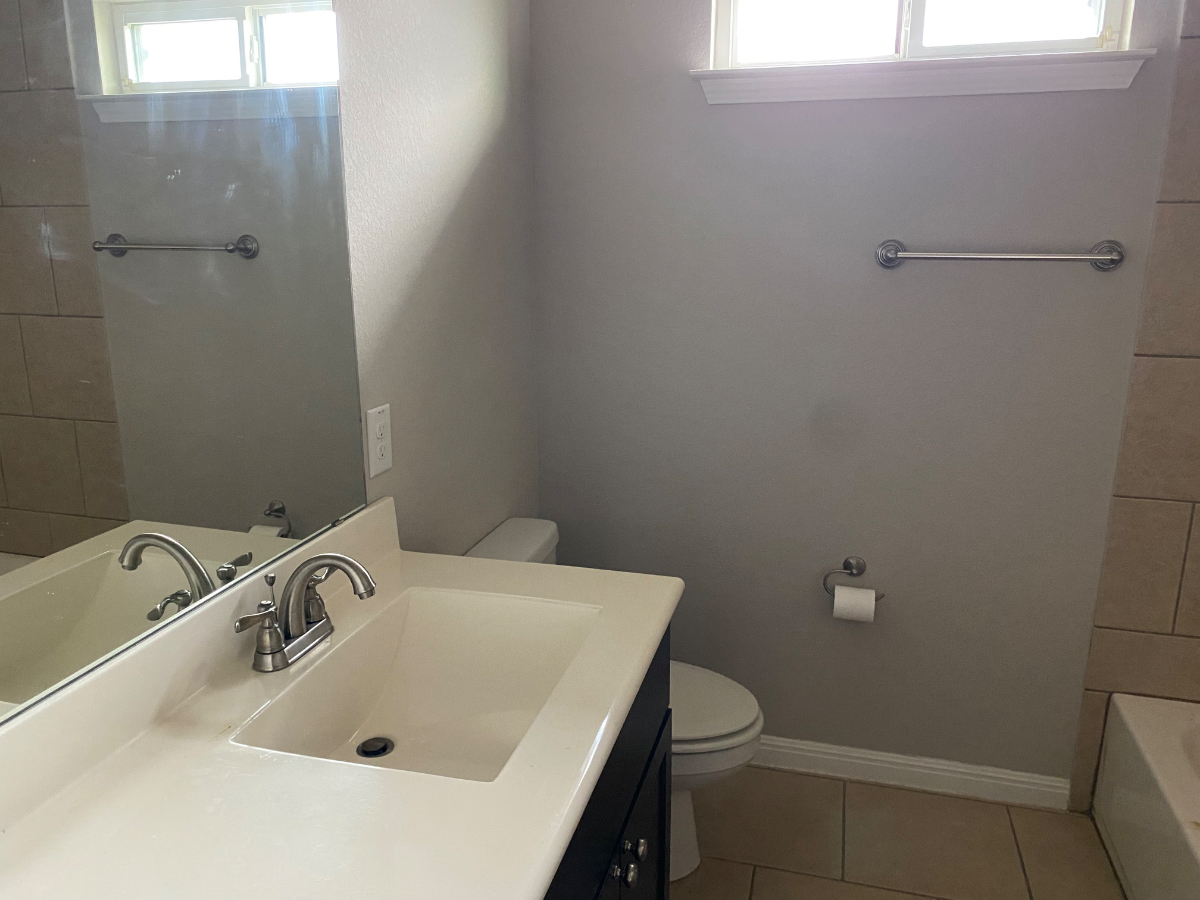 Spacious Furnished 4-Bedroom Home in Quiet Neighborhood - Photo 8