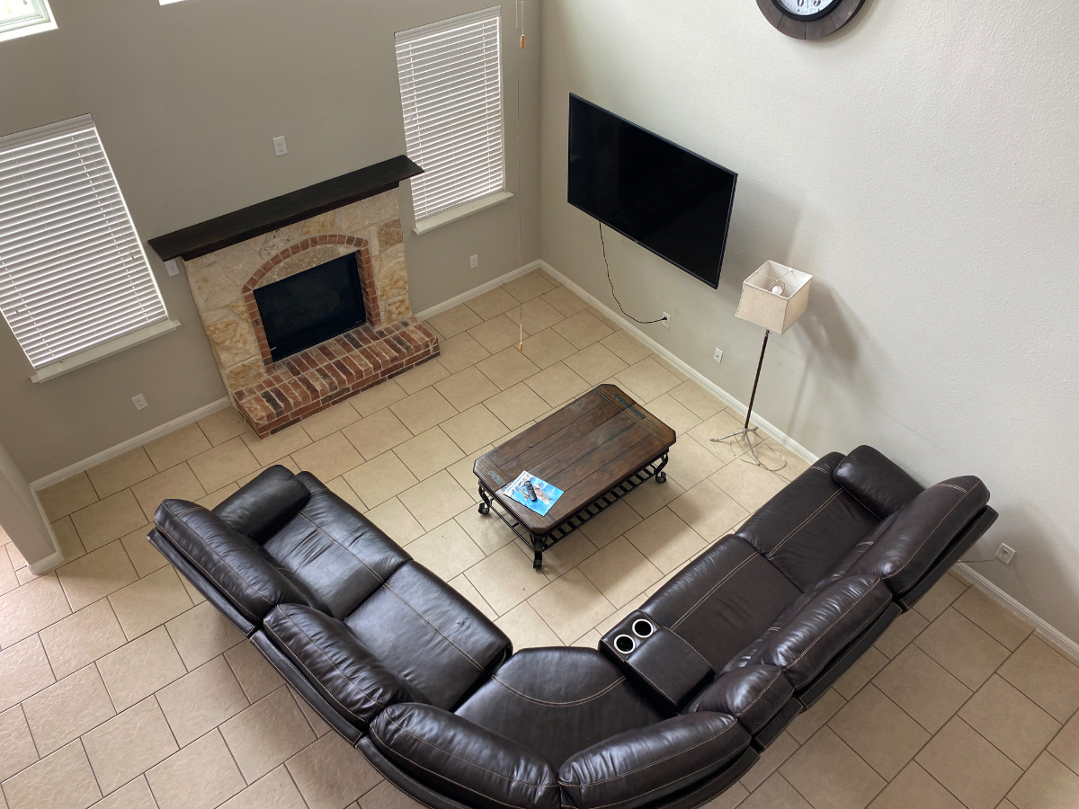 Spacious Furnished 4-Bedroom Home in Quiet Neighborhood - Photo 11
