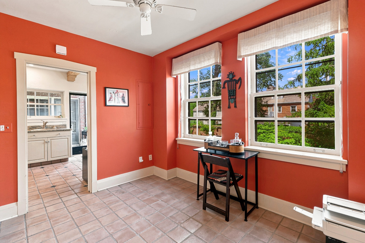 Luxury Furnished Executive Residence at Moreland Courts - Photo 5