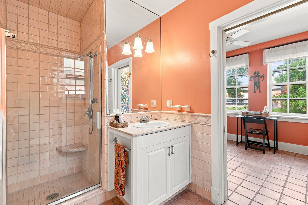 Luxury Furnished Executive Residence at Moreland Courts - Photo 6