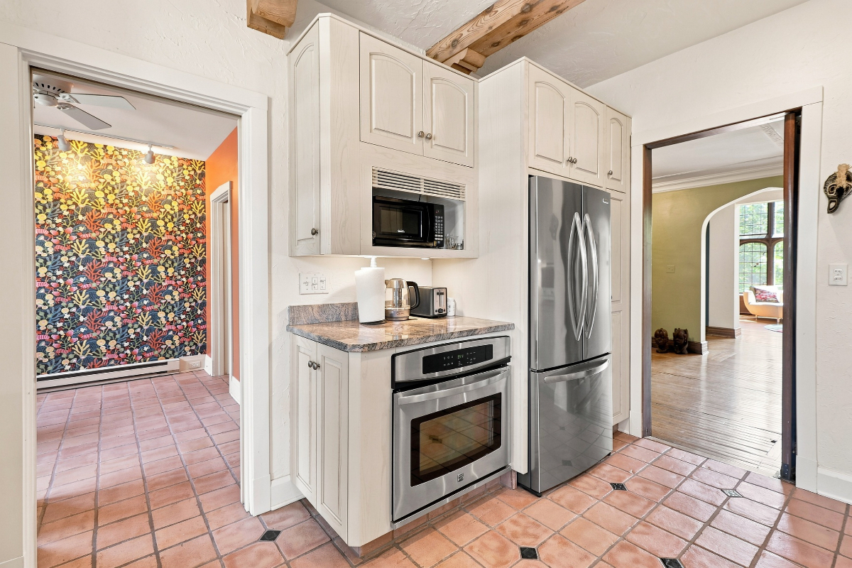 Luxury Furnished Executive Residence at Moreland Courts - Photo 4