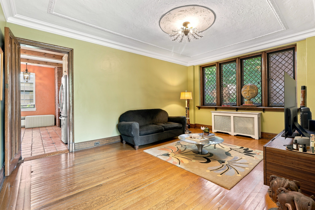 Luxury Furnished Executive Residence at Moreland Courts - Photo 9