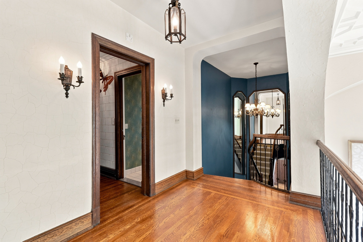 Luxury Furnished Executive Residence at Moreland Courts - Photo 11