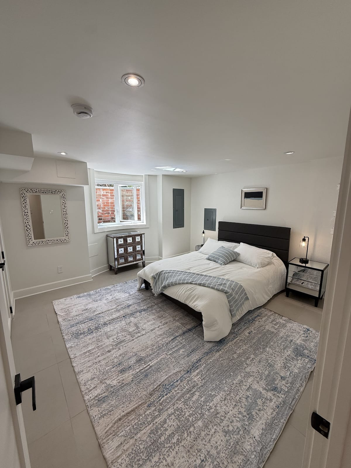 Newly Remodeled Furnished 2BR Near Metro, Rock Creek Park And Georgetown - Photo 9