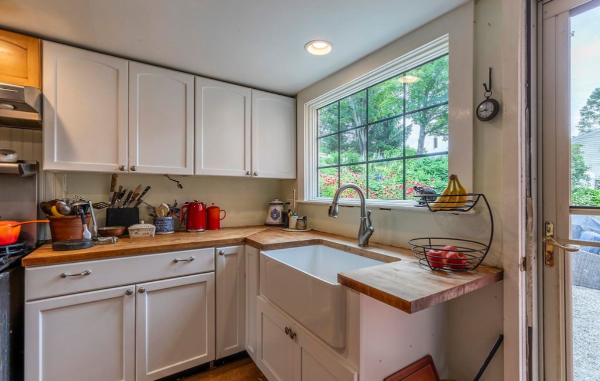 Charming 1797 Home ready to snuggle in . - Photo 4